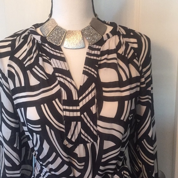 CLASSY FUN DRESS - Picture 2 of 8